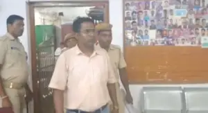 Kandhamal News: ସ୍ୱାସ୍ଥ୍ୟ ବିଭାଗରେ ଚାକିରି ଦେବାକୁ କହି ଠକି ନେଲେ ୧୫ ଲକ୍ଷରୁ ଅଧିକ: ବିଭାଗୀୟ କର୍ମଚାରୀ ଗିରଫ