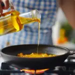 OIL: ଖାଇବା ତେଲ ପ୍ୟାକେଟ୍‌ରେ ତାରତମ୍ୟ: ଏକା ଦେଖାଯାଉଥିବା ପ୍ୟାକେଟ୍‌ରେ ନଥାଏ ସମାନ ତେଲ