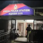 Drama By Lover: ପ୍ରେମ ପାଇଁ ଗଛରେ ଚଢ଼ିଲା ନାବାଳକ ପ୍ରେମିକ