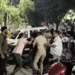 baripada-police-station-violence ବାରିପଦା ଟାଉନ ଥାନା ପରିସରରେ  ଦୁଇ ଗୋଷ୍ଠୀ ମାଡ଼ପିଟ,  କାର ଭଙ୍ଗାରୁଜା