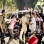 Brutal beating: ପୁଲିସ ସାମନାରେ ନିର୍ଧୁମ୍‌ ମାଡ଼, ଭାଙ୍ଗିଦେଲେ ଗାଡ଼ି: ଥାନା ଭିତରେ ଗୁଣ୍ଡାଗର୍ଦ୍ଦି