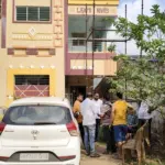 Robbery: ବେକରେ ଛୁରୀ ଲଗାଇ ବ୍ୟବସାୟୀଙ୍କ ଘରୁ ସଶସ୍ତ୍ର ଡକାୟତି