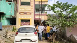 Robbery: ବେକରେ ଛୁରୀ ଲଗାଇ ବ୍ୟବସାୟୀଙ୍କ ଘରୁ ସଶସ୍ତ୍ର ଡକାୟତି