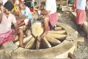Rathkhala: ରଥଖଳା: ଶୀତଳ ଷଷ୍ଠୀ ପୂର୍ବରୁ ସରିବ ରଥ ଚକ କାର୍ଯ୍ୟ