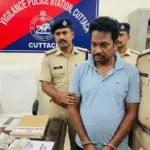Cuttack DEO scam ୫୨ ଲକ୍ଷ ଟଙ୍କା ହଡ଼ପ, କଟକ ଜିଲ୍ଲା ଶିକ୍ଷା ବିଭାଗ କର୍ମଚାରୀ ଗିରଫ
