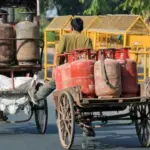 LPG: ଘରୋଇ ଗ୍ୟାସ ସିଲିଣ୍ଡର ପିଛା ଏତିକି ଟଙ୍କା କ୍ଷତି ସହୁଛନ୍ତି ତେଲ କମ୍ପାନୀ